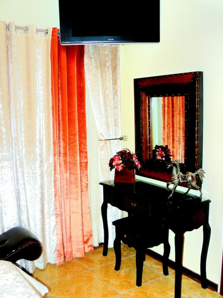 Фото Kimberley Manor Guesthouse