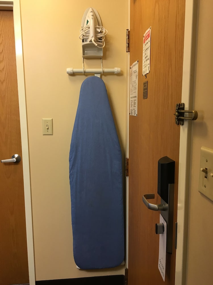 Фото Cabot Inn & Suites