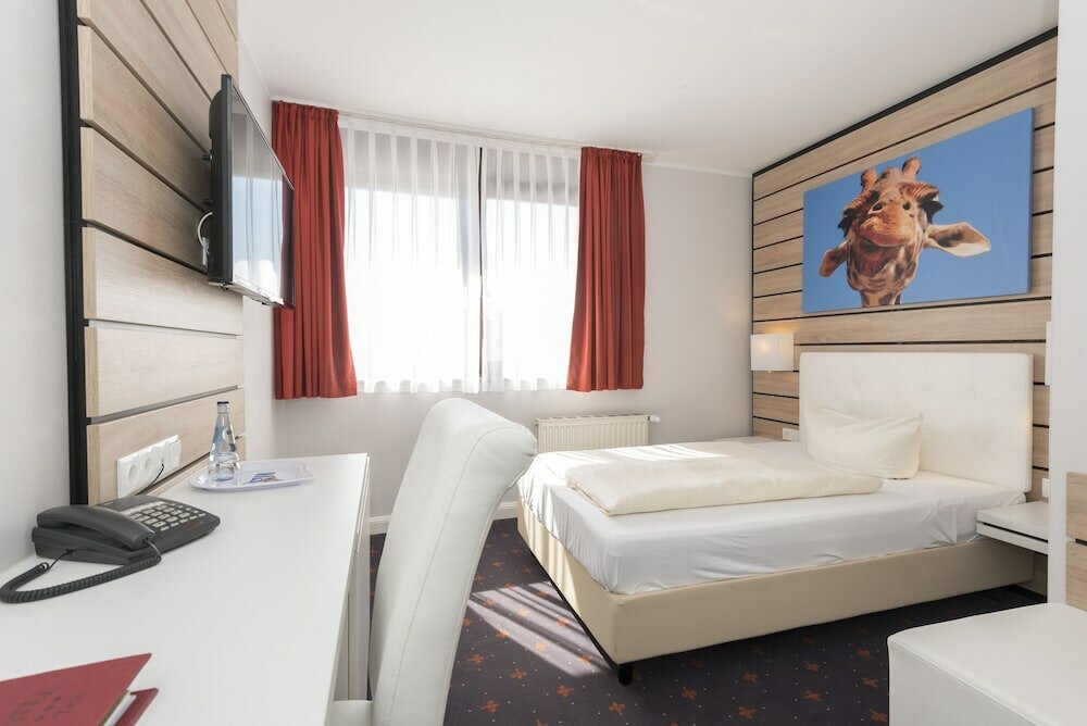 Фото отеля 2