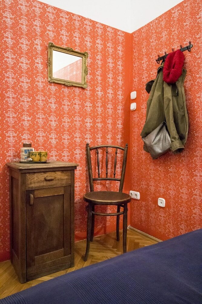 Фото Baroque Hostel 