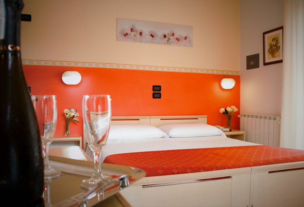 Фото Hotel Monica