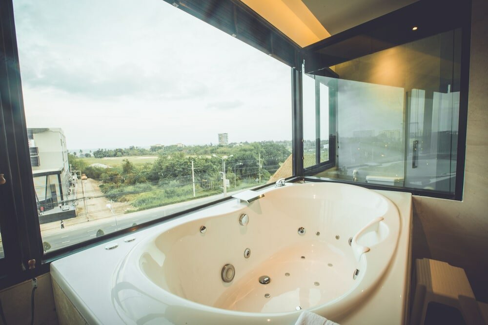 Фото The Whe-la Wha-le Hotel