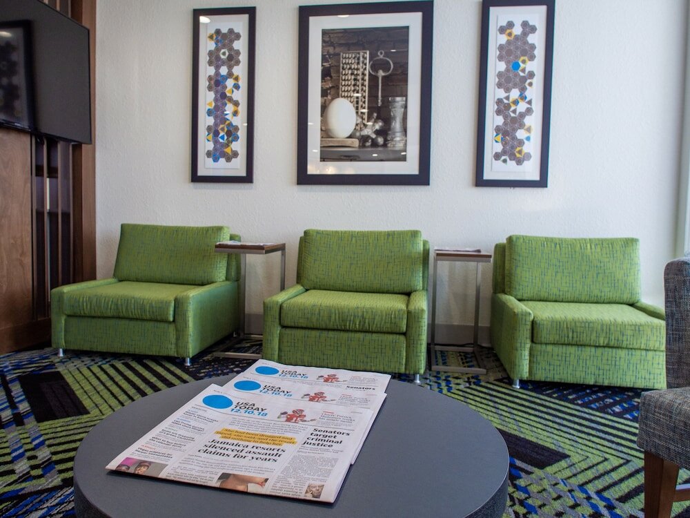Фото Holiday Inn Express & Suites Oklahoma City Airport, an Ihg Hotel