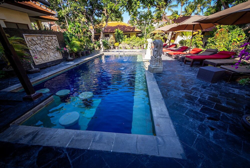 Фото Yulia Beach Inn Kuta