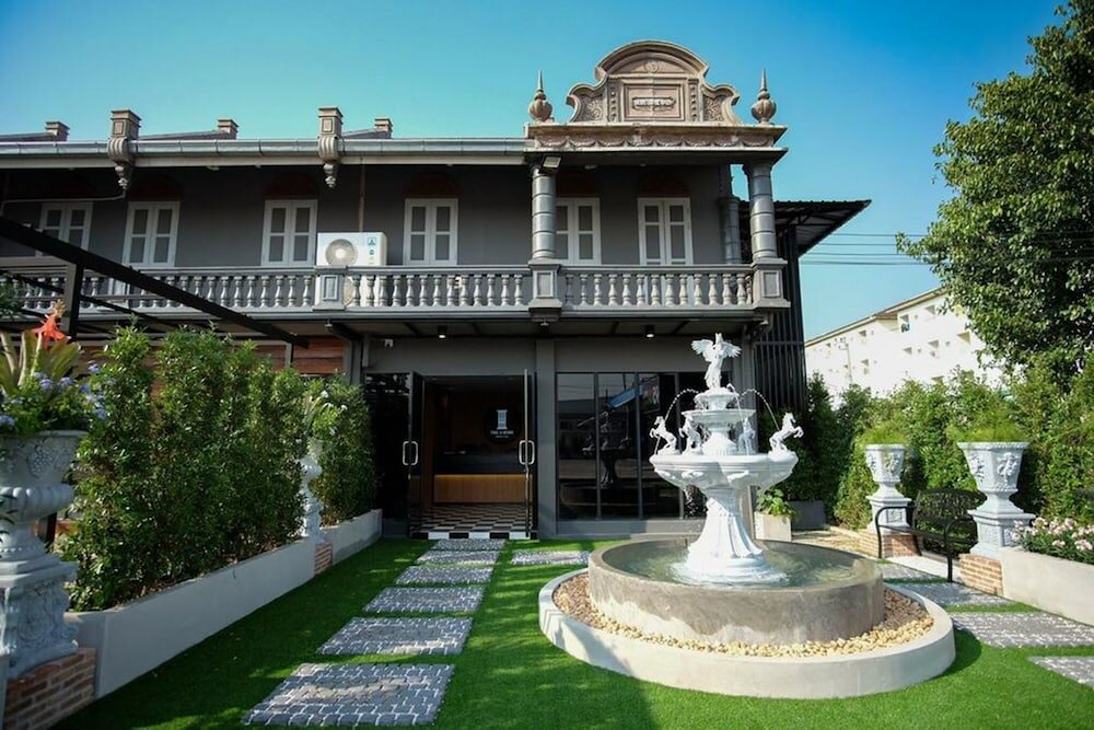 Фото The O-Zone Airport Inn