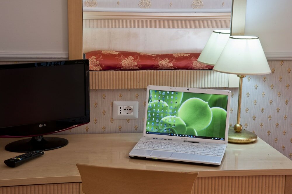 Фото Hotel Arco Di Travertino