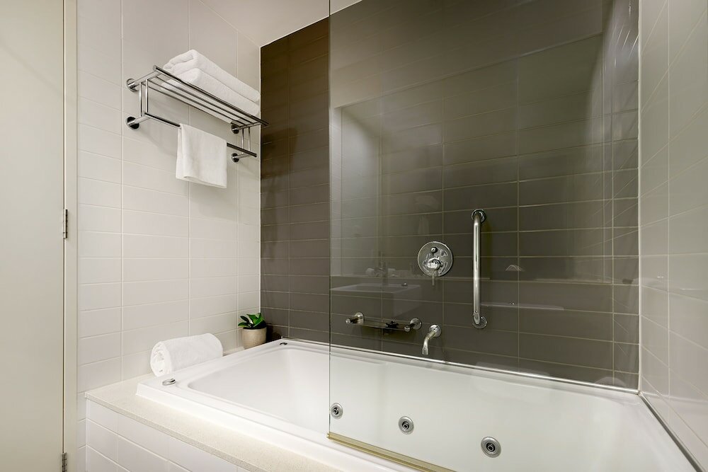 Фото Causeway 353 Hotel