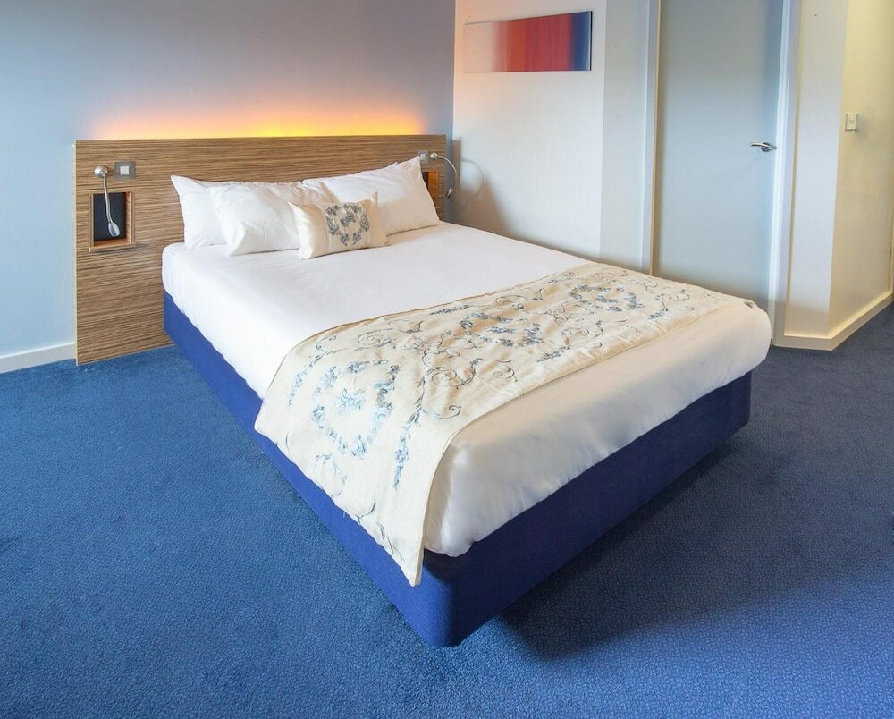 Фото Redwings Lodge Wolverhampton