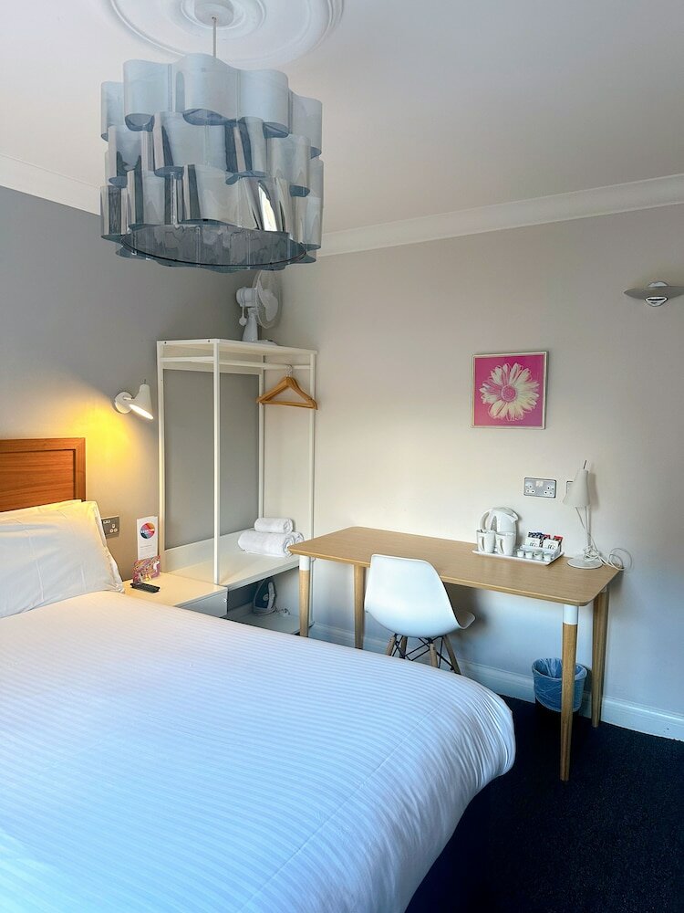 Фото Legends Hotel Brighton