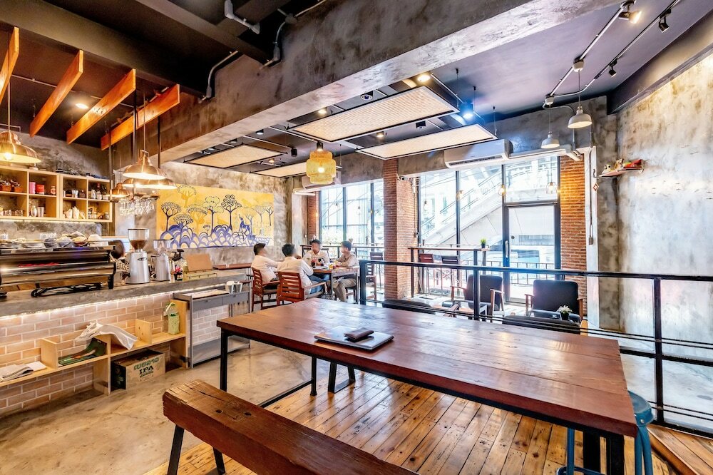 Фото Thonglor Travellers Hostel & Cafe