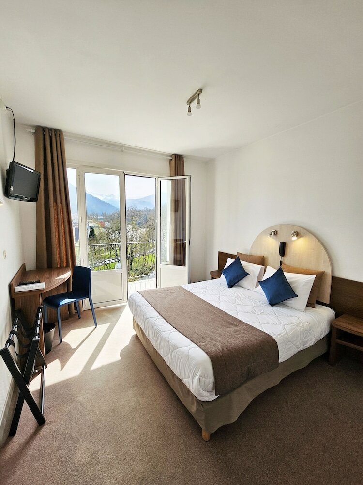 Фото Adonis Lourdes - Notre Dame de la Sarte