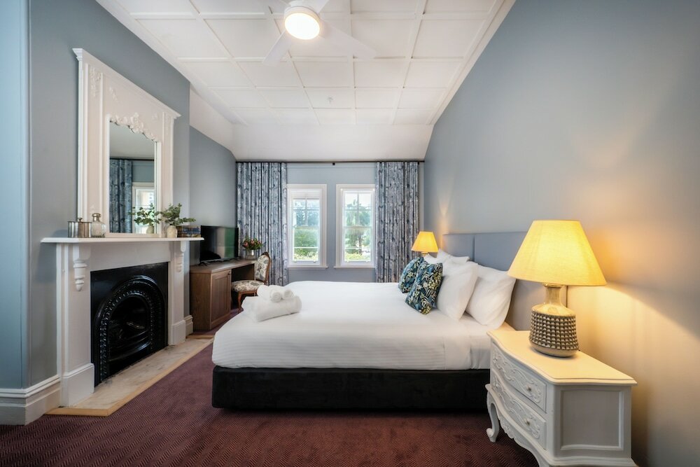 Фото The Russell Boutique Hotel