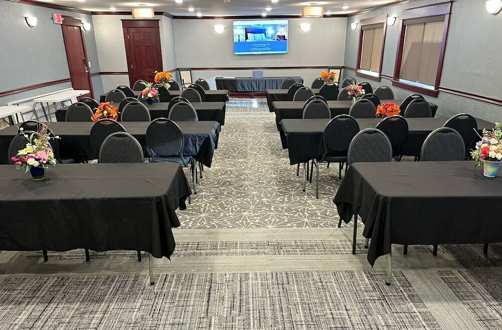 Фото Fireside Inn & Suites