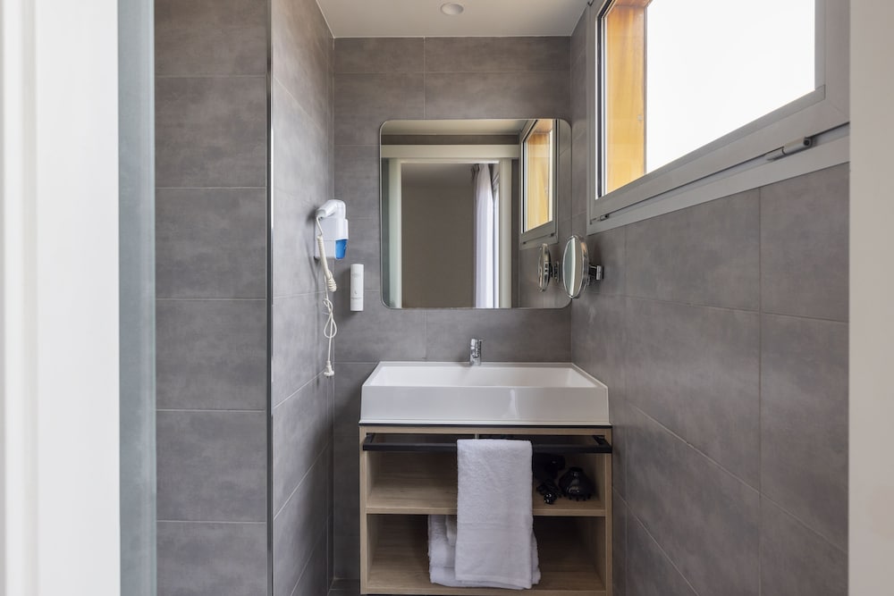 Фото Líbere Barcelona Sant Antoni