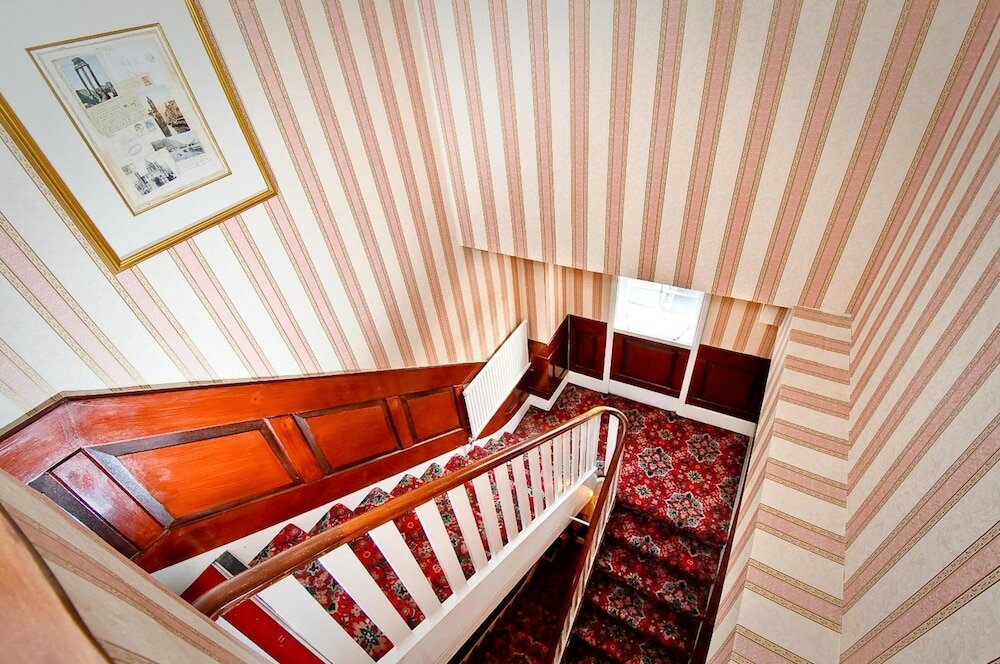 Фото Avonmore Hotel Cartwright Gardens