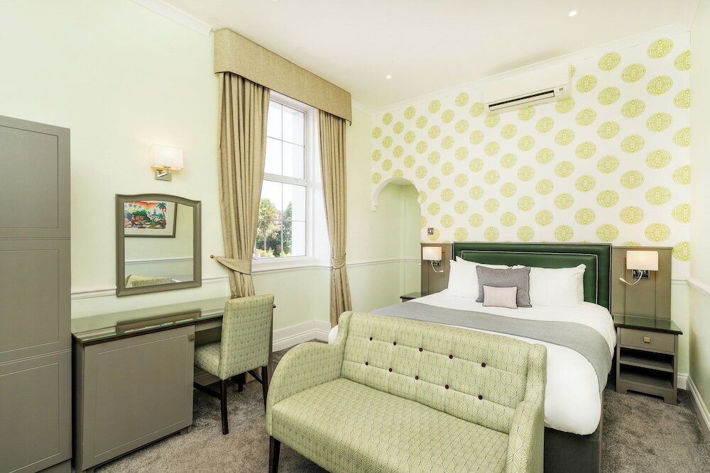 Фото The Bromley Court Hotel