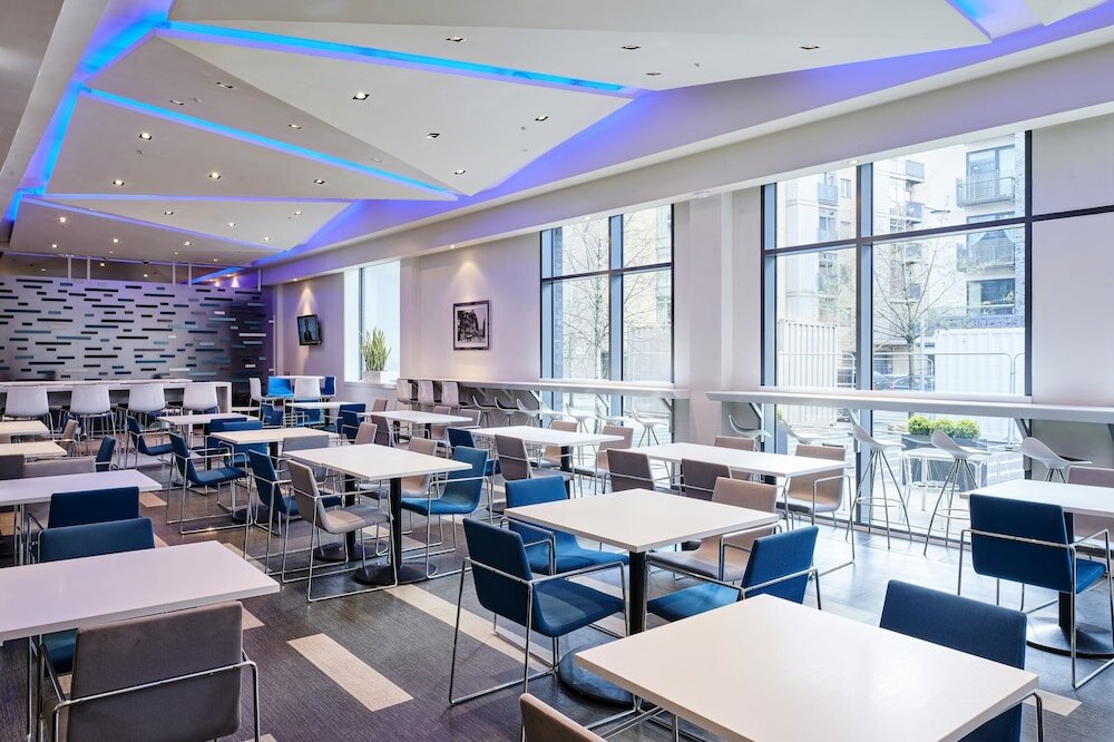 Фото Holiday Inn Express Manchester City Centre - Arena