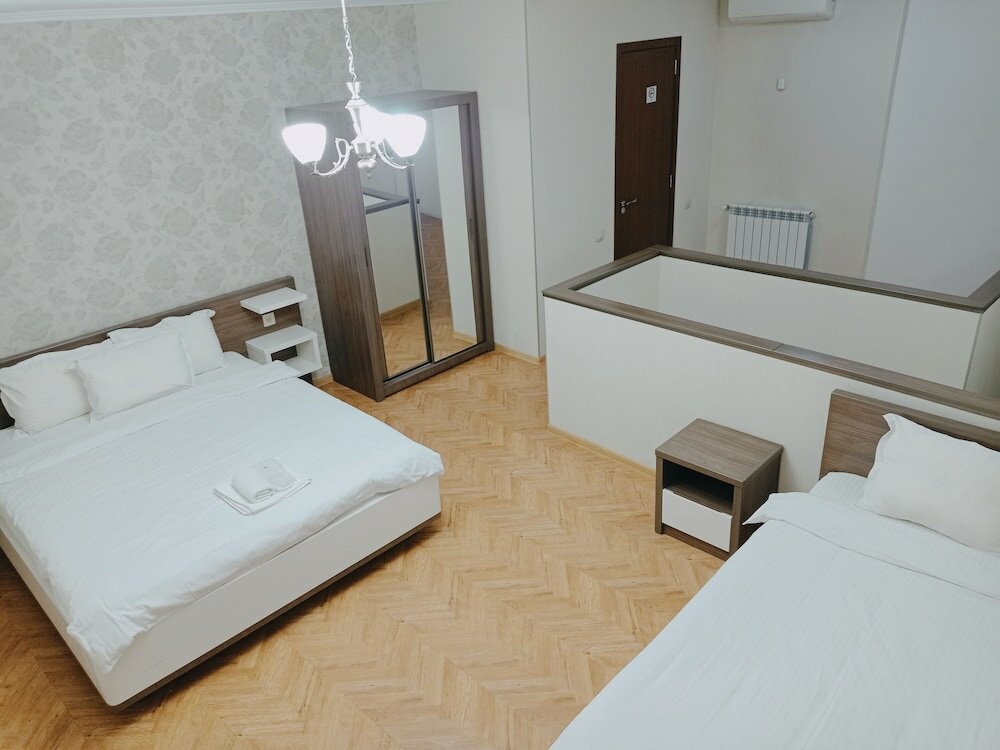 Фото Hotel Four Brothers