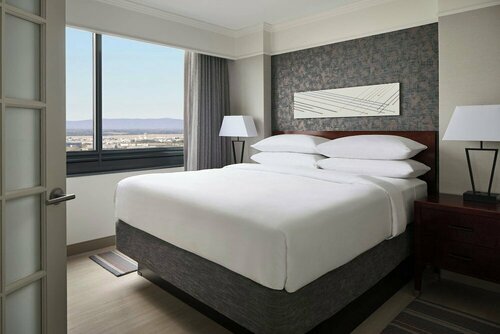 Гостиница Washington Dulles Marriott Suites в Херндоне