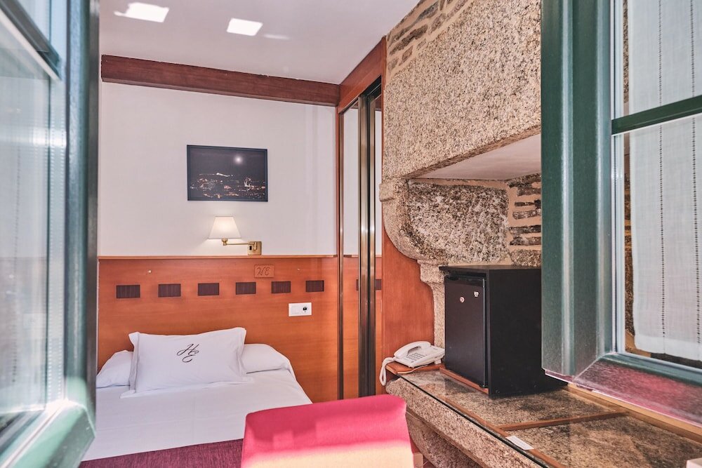 Фото Hotel Entrecercas