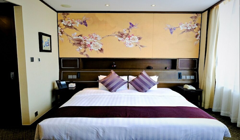 Фото South Pacific Hotel