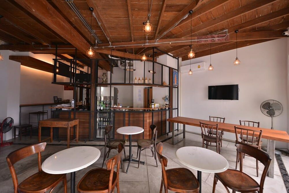 Фото Neighbor Phuthon