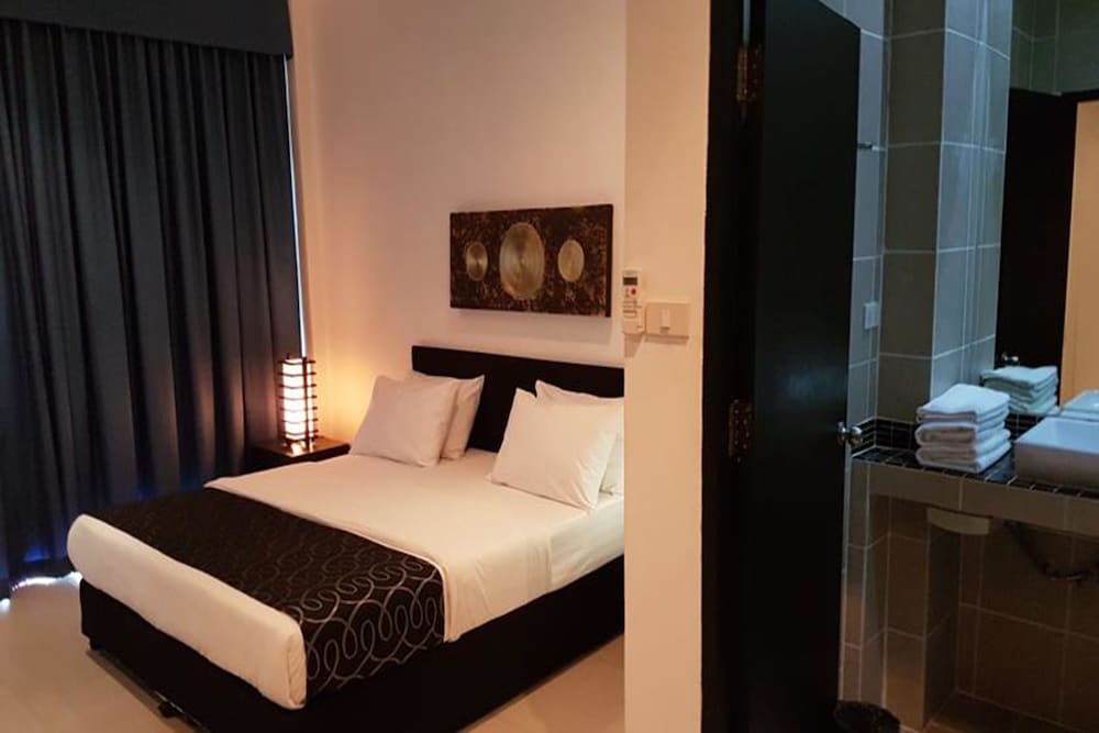 Фото East Suites