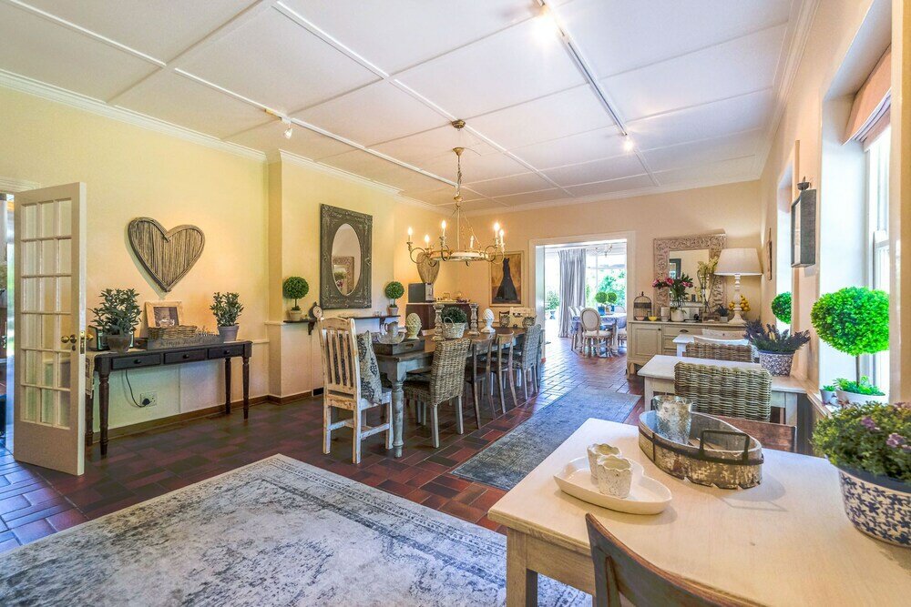 Фото No. 10 Caledon Street Guest House