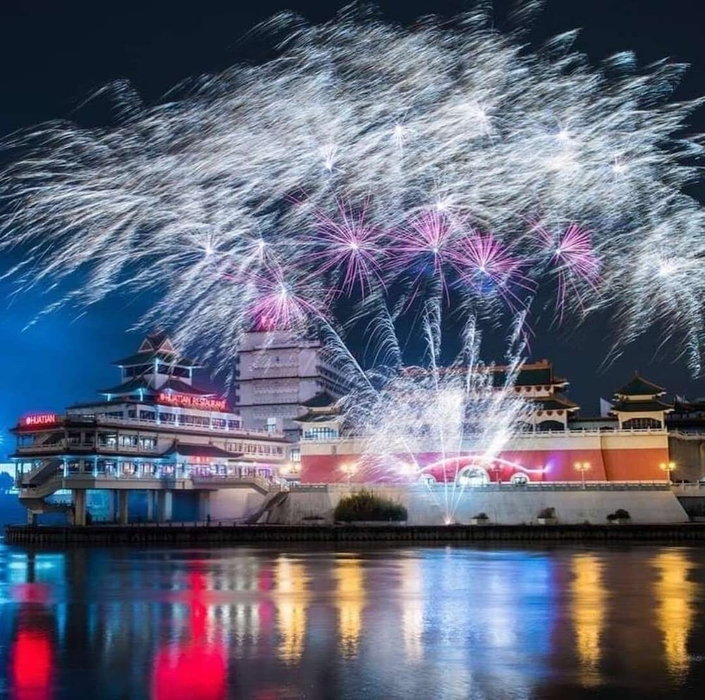 Фото Huatian Chinagora Hotel