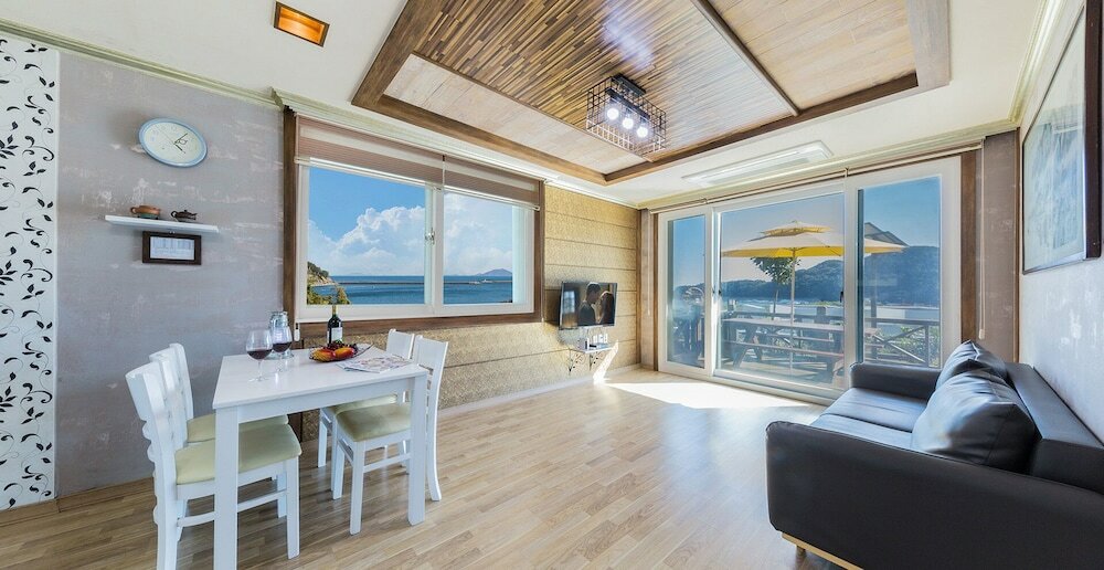Фото Namhae Oceanview Pension
