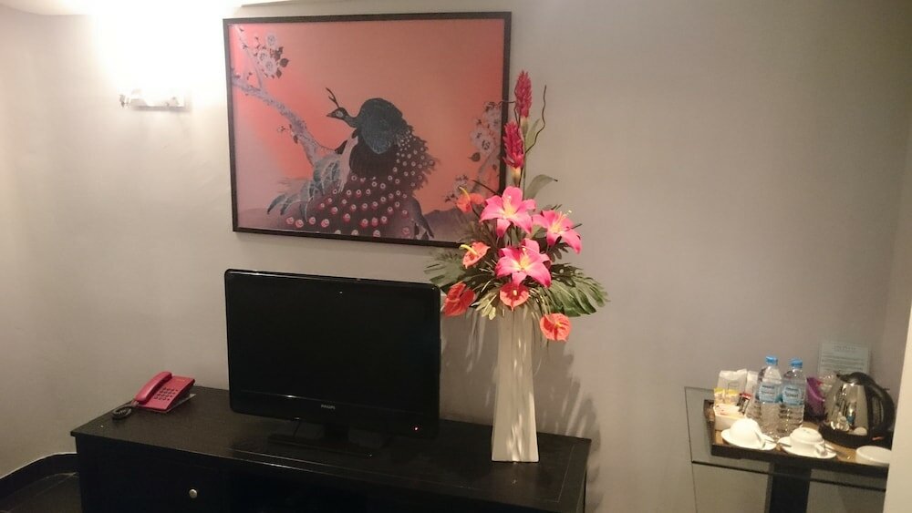 Фото The Venue Residence and Cabaret Show Bar