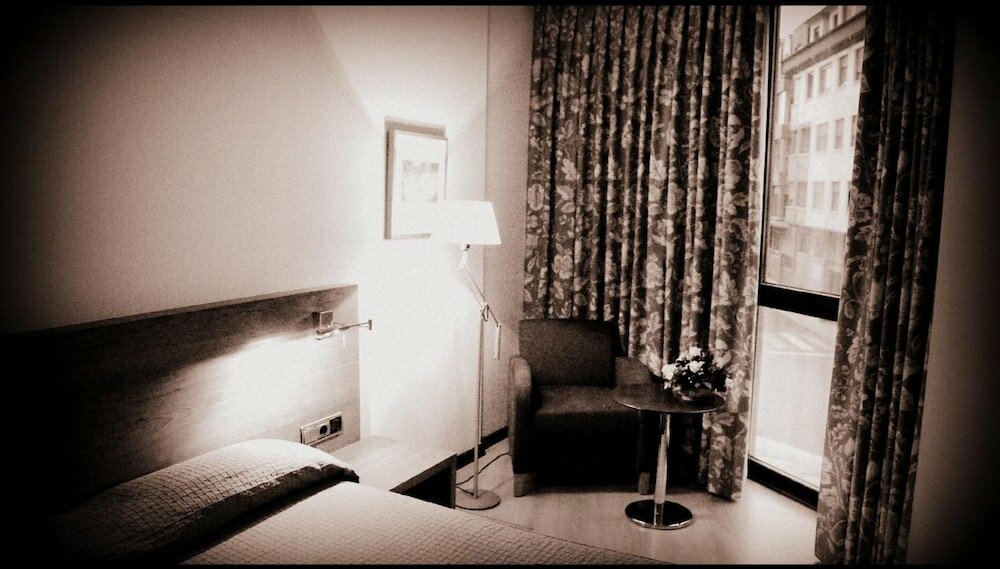 Фото Hotel Mieres del Camino