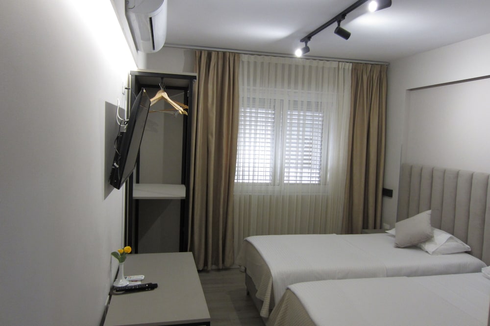 Фото Freddy's Hotel