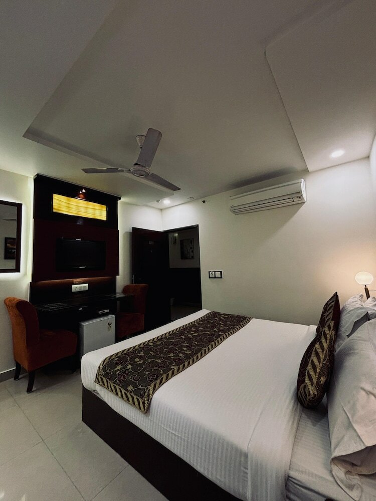 Фото Hotel Taj Inn