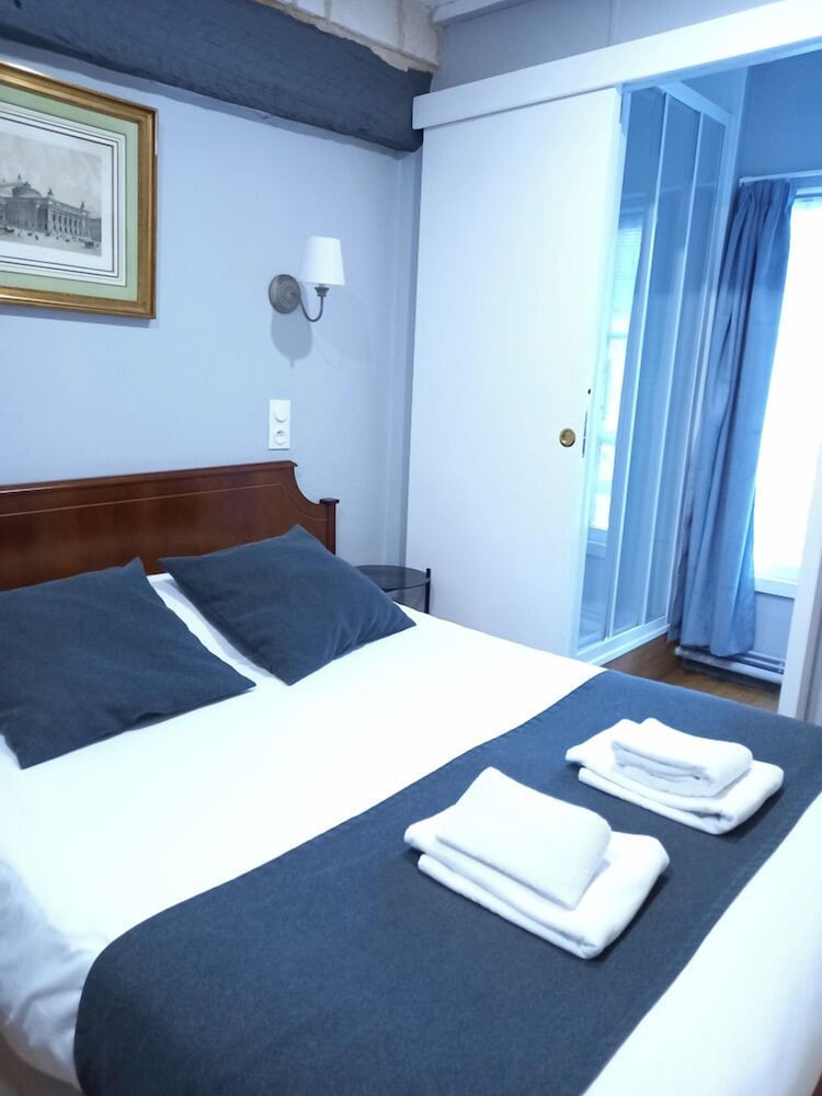 Фото Brit Hôtel Les Comtes de Champagne Centre Historique