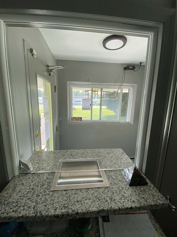 Фото Red Carpet Inn and Suites