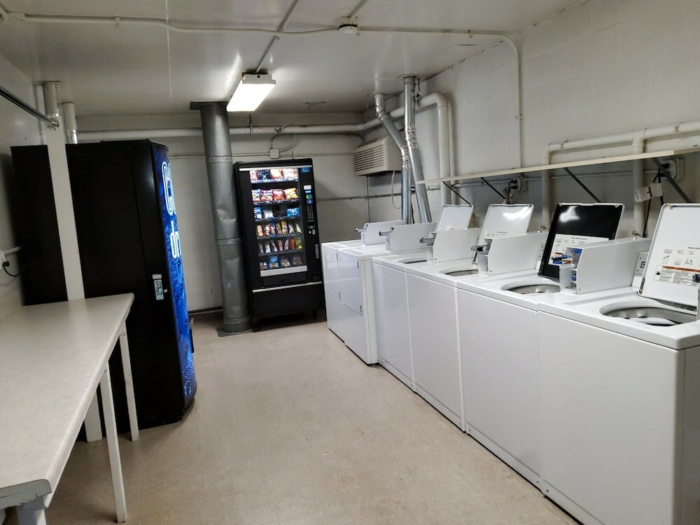 Фото Klopfenstein Inn and Suites