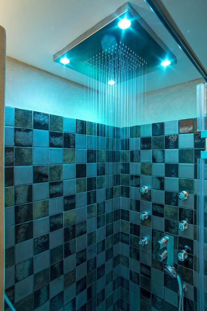 Фото Moni Emvasis Luxury Suites