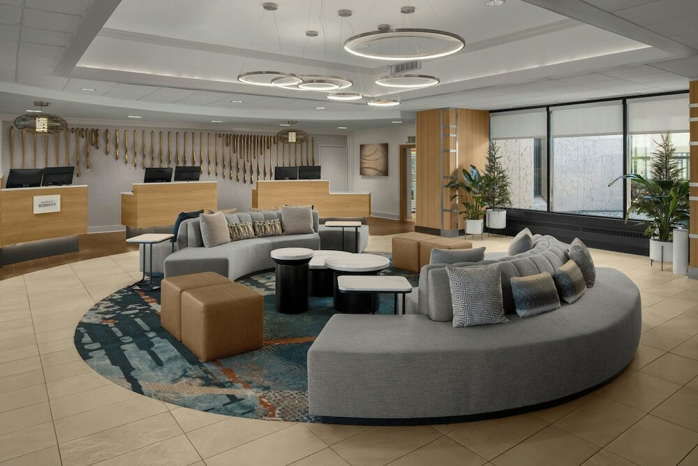 Фото Sheraton Milwaukee Brookfield Hotel