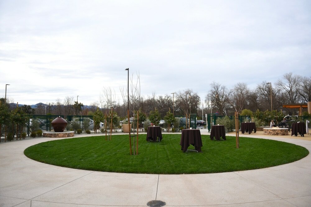 Фото Sheraton Redding Hotel at the Sundial Bridge