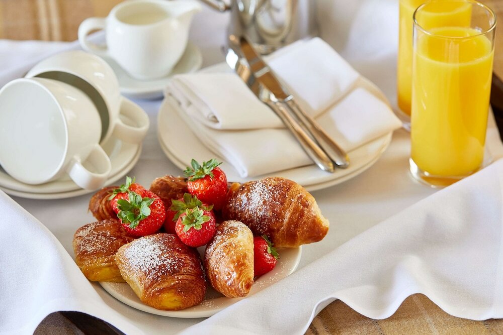 Фото Macdonald Houstoun House