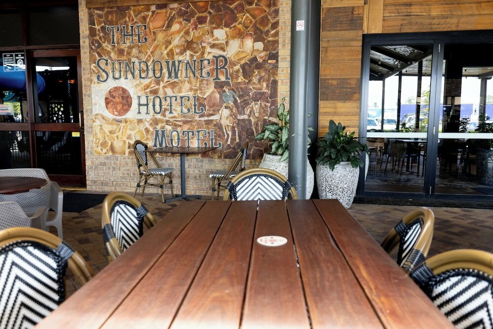 Фото Sundowner Hotel Motel