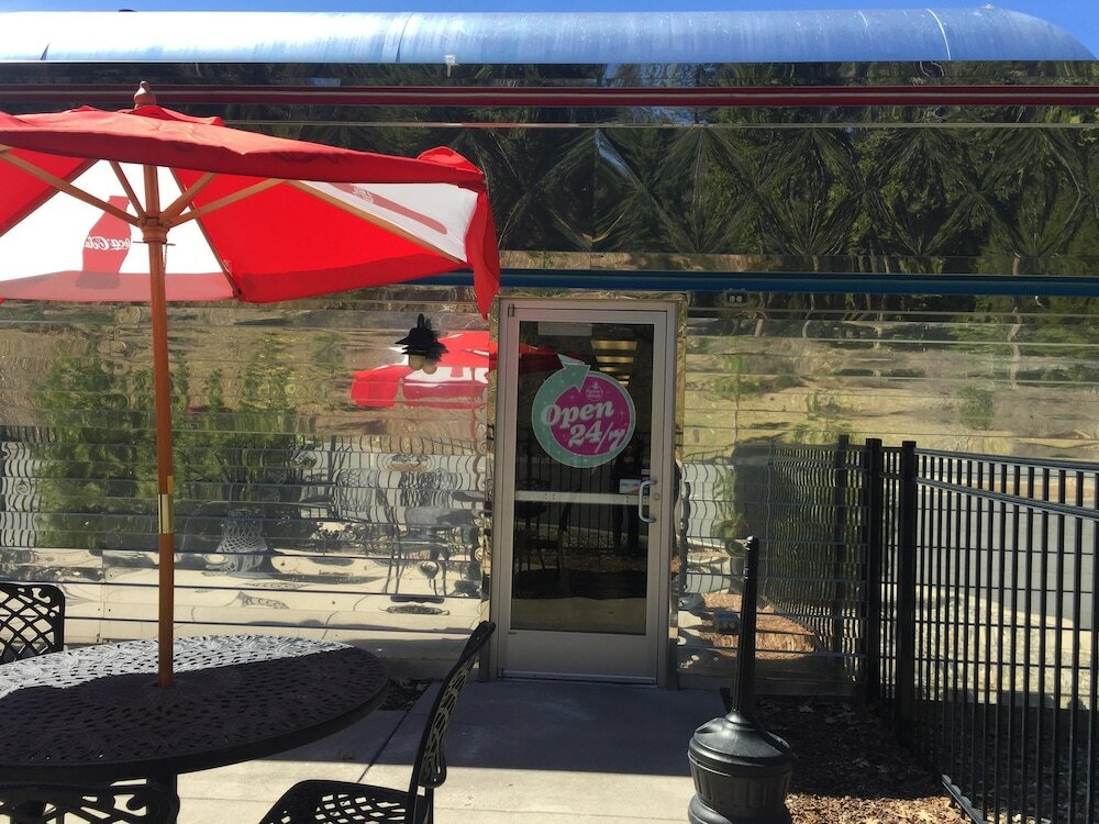 Фото Travelodge by Wyndham Dunsmuir