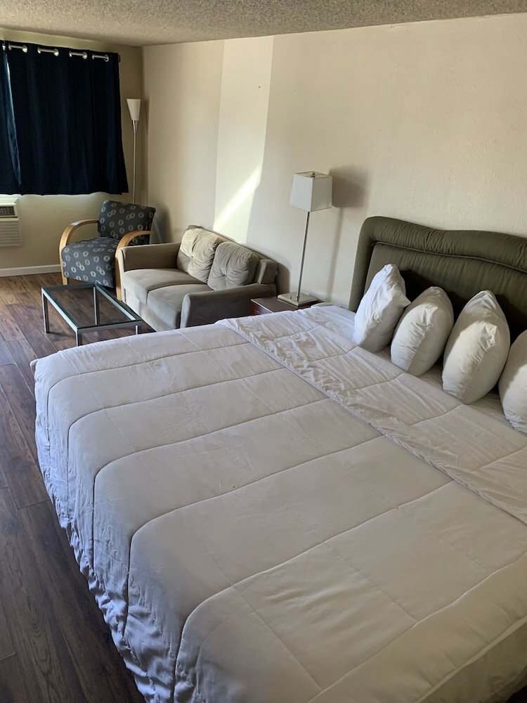 Фото Smokey Point Motor Inn