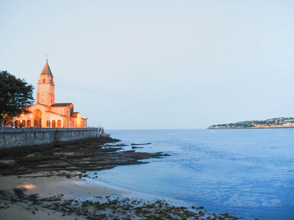 Фото City House Pathos