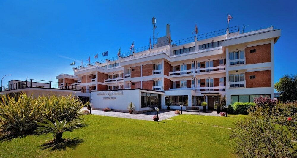 Фото Garden Hotel