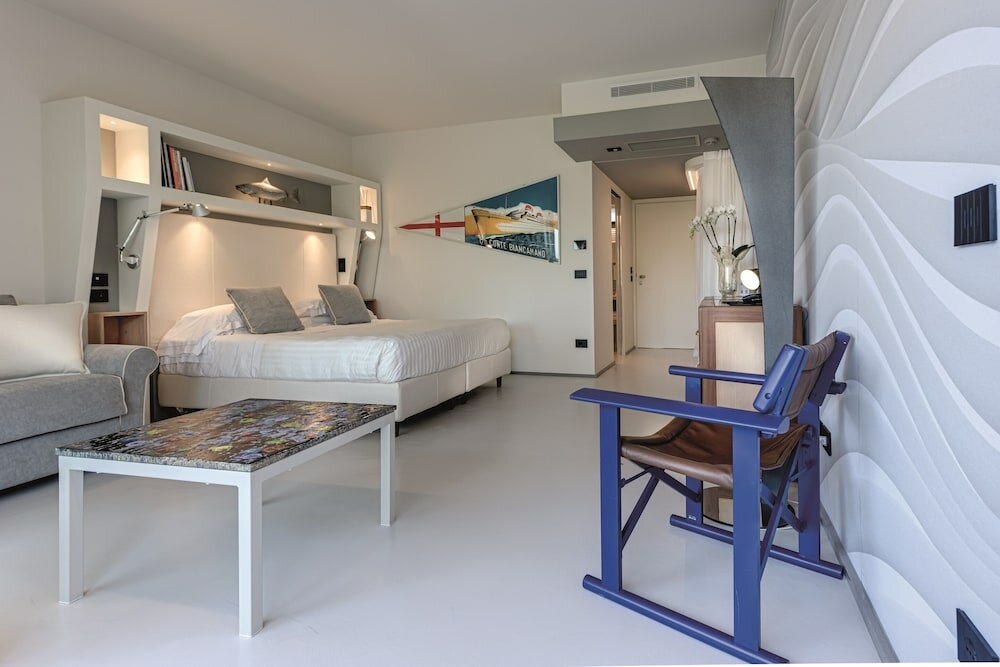 Фото Augustus Hotel & Resort