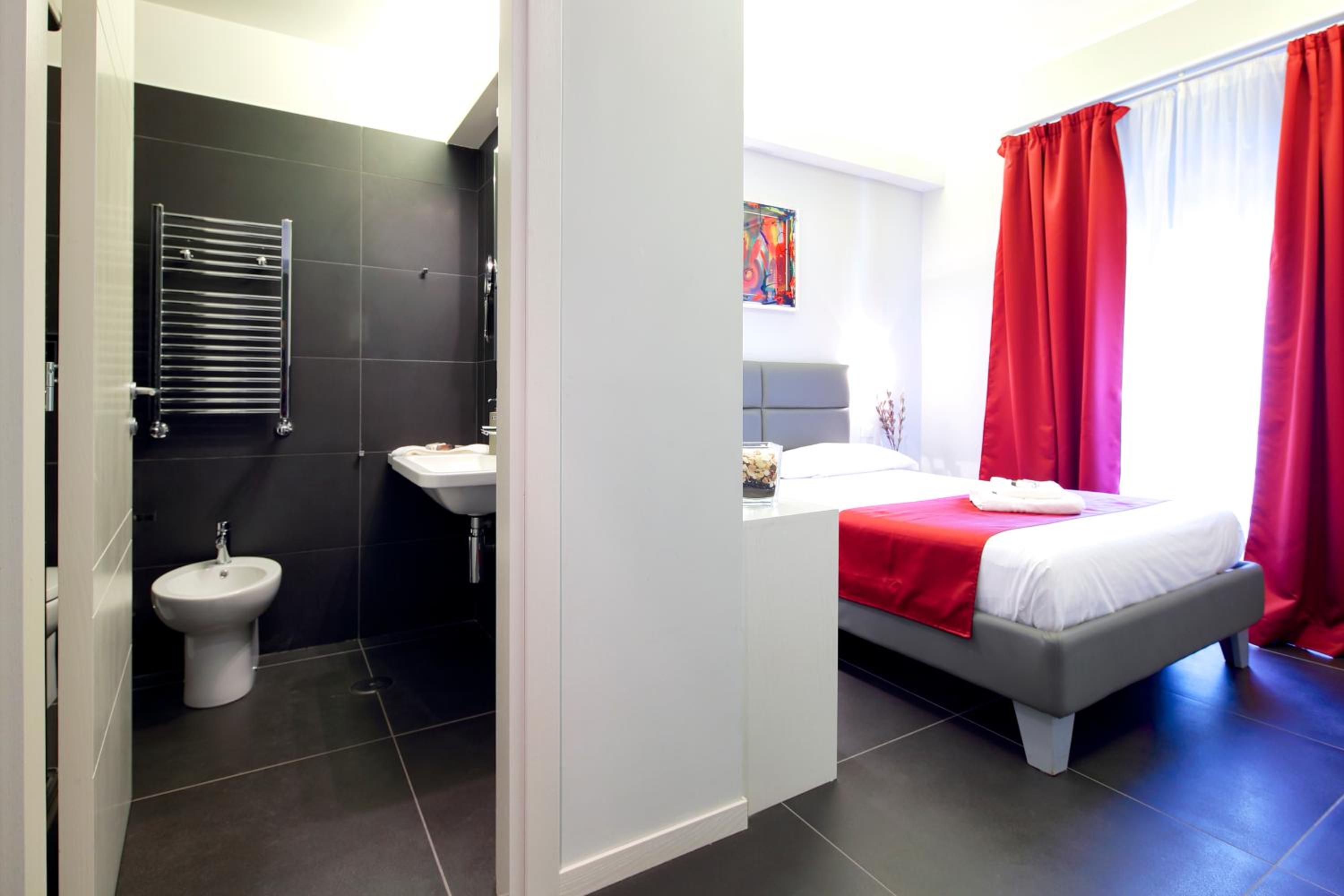 Фото NearHome Smart Suites Guest House