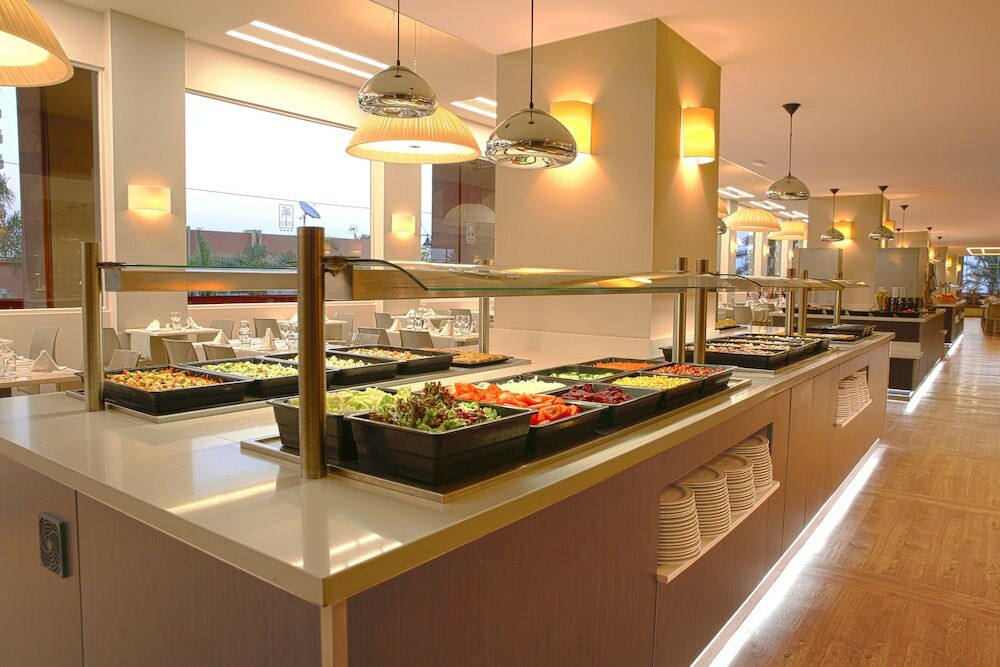 Фото Hotel Las Palmeras Affiliated by Fergus