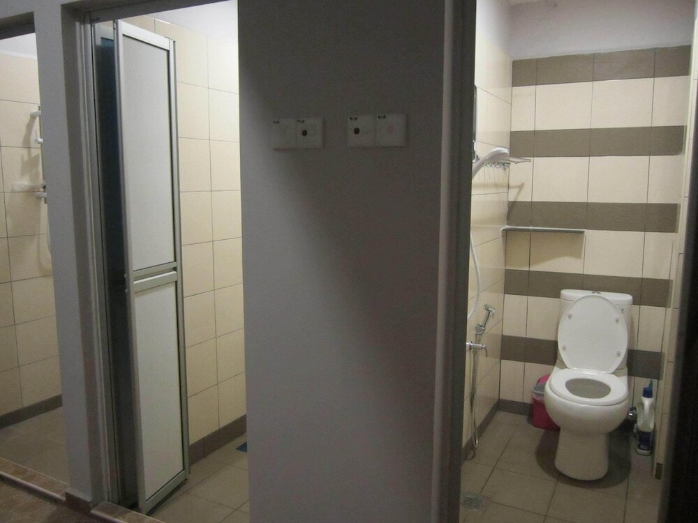 Фото Thirty Three Stewart Houze Guest House